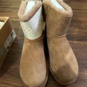 NIB UGG Naveah Boots 7